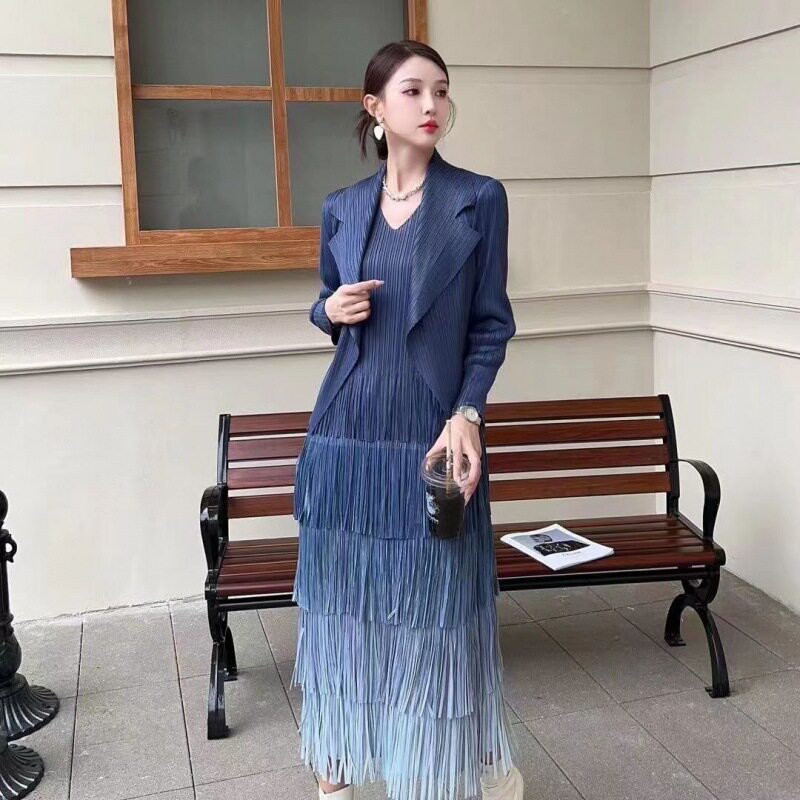 褶皱高级感褶皱女西装领长款修身显瘦蛋糕裙法式气质秋季美裙