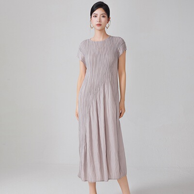 褶皱一生蓝蓝夏季新款连衣裙女时尚休闲百搭圆领短袖长裙