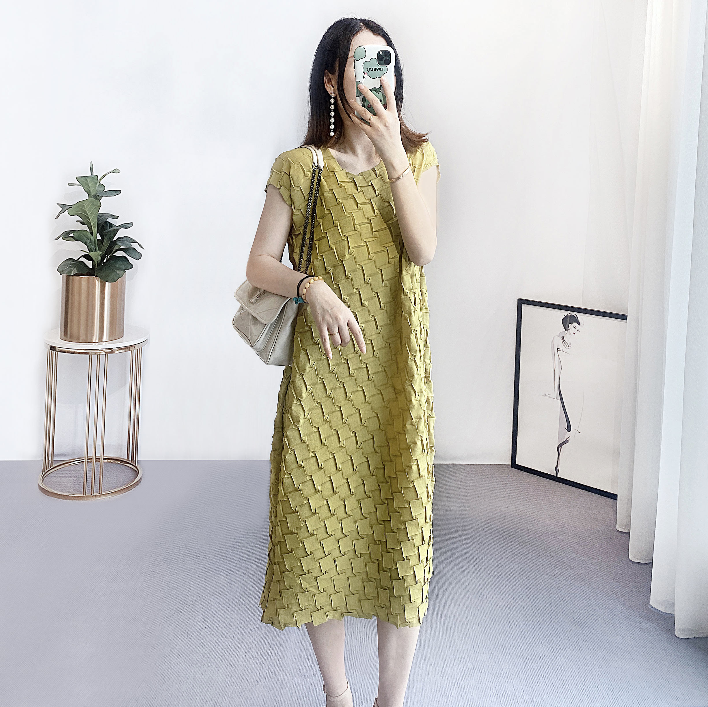 三宅褶皱格子连衣裙2024春季新款