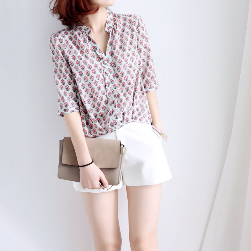 丝滑衬衫女夏时尚百搭V领五分袖碎花高端舒适感衬衣女设计感小众