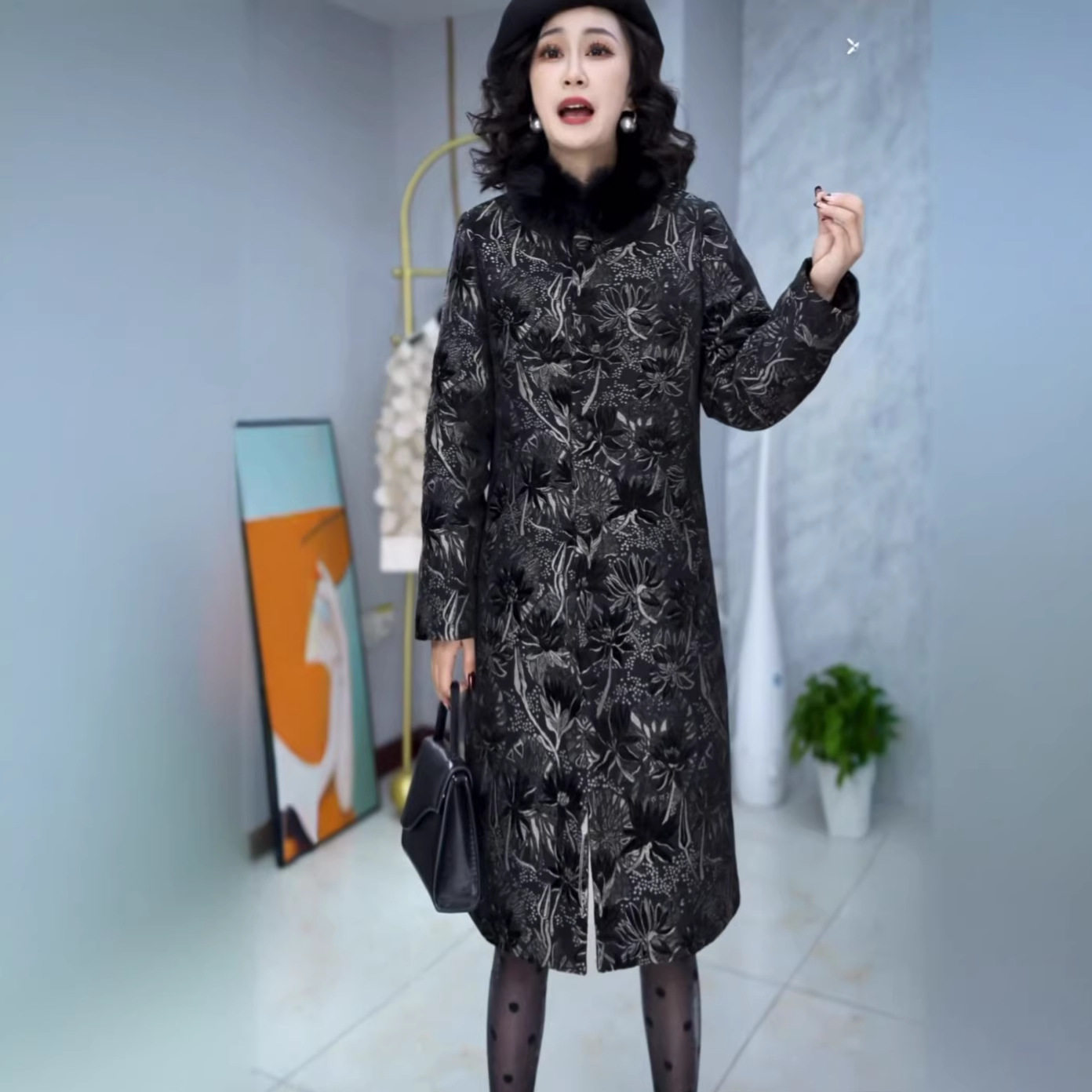 今年流行特惠2026年冬季羽绒服奶奶冬装织锦提花缎长款中老年人