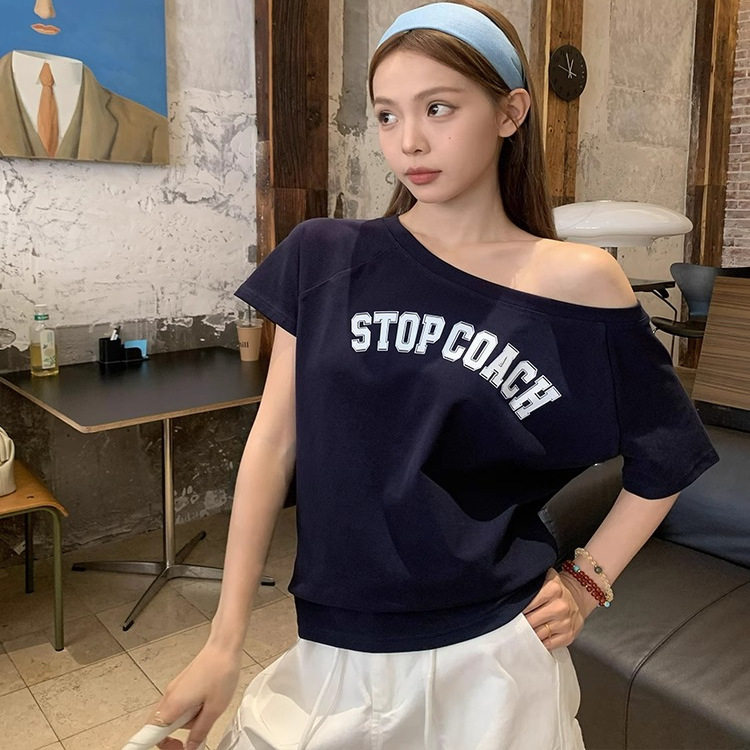 巨好看的斜肩上衣女高级感美式设计感宽松短袖T恤女露肩辣妹慵懒