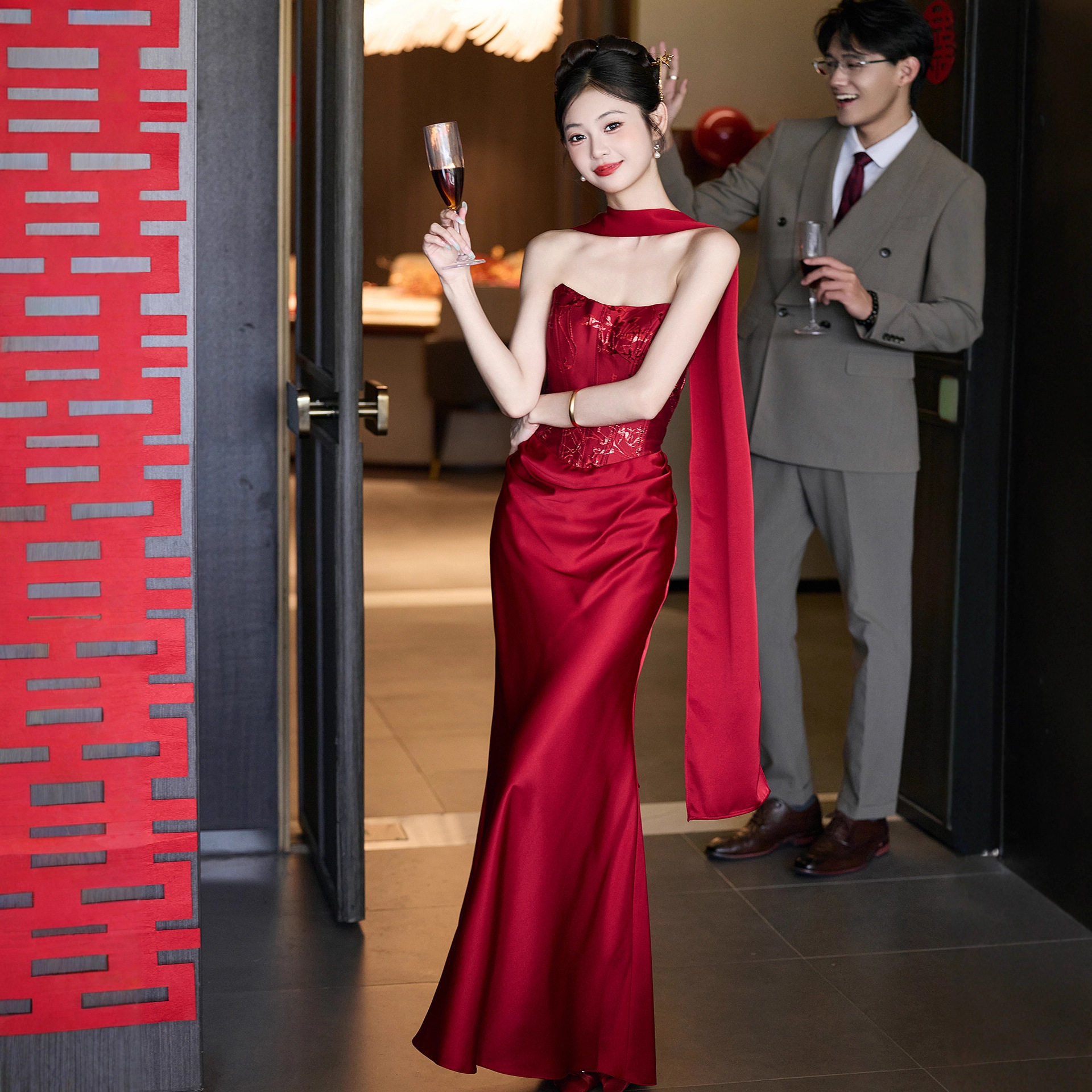 红色敬酒服新娘2026新款订婚礼服连衣裙结婚晨袍抹胸鱼尾晚礼服