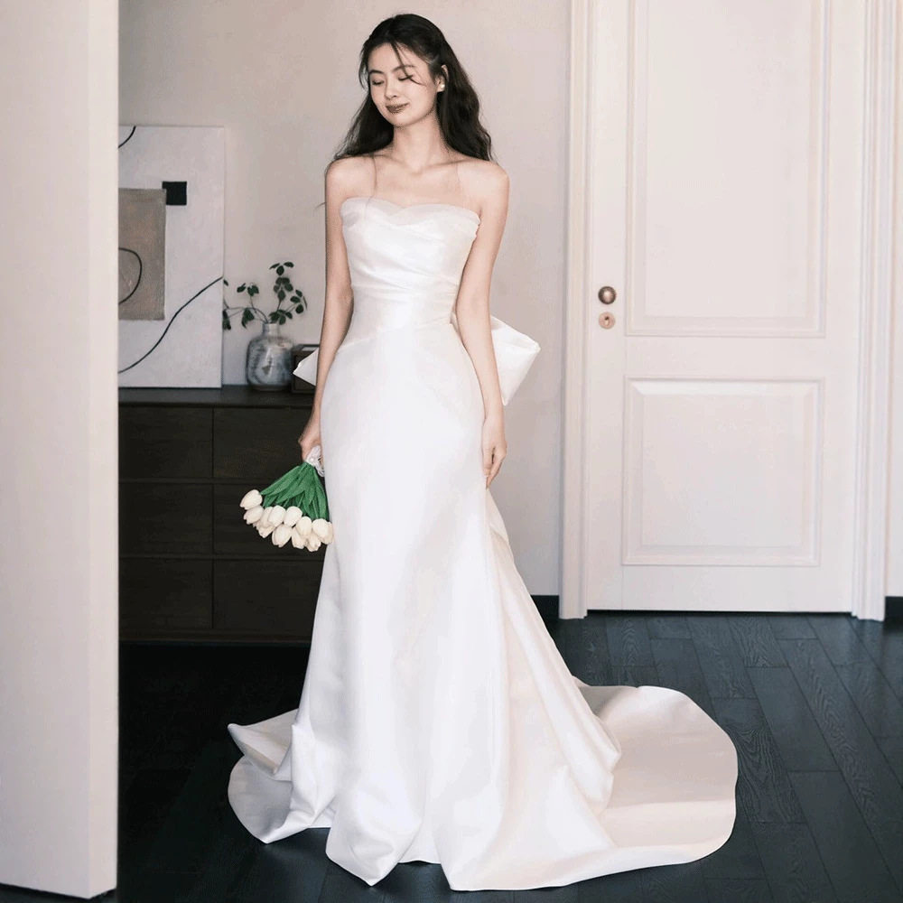 缎面抹胸轻婚纱2026新款新娘简约白色法式高级感小拖尾迎宾礼服裙