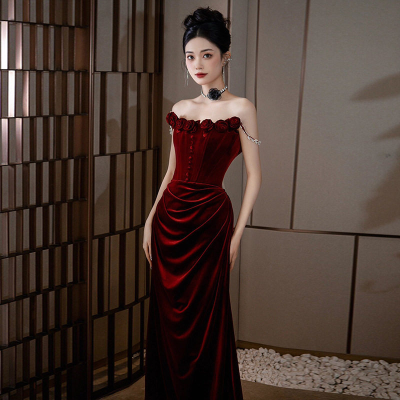 鱼尾敬酒服新娘高端轻奢小众吊带酒红色丝绒结婚订婚回门宴会礼服
