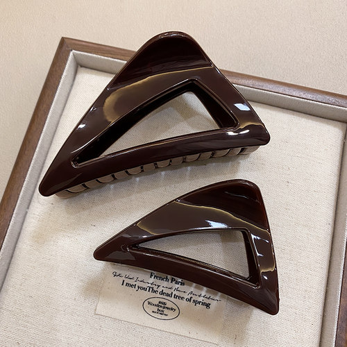 三角抓夹女高级感2025新款后脑勺发夹中大号发量多鲨鱼夹高端发饰