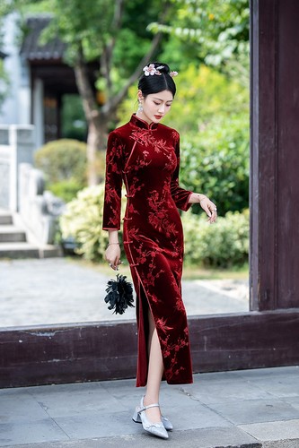 2024秋季装新款长袖丝绒妈妈旗袍连衣裙日常婚宴中式改良修身显瘦