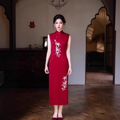 新中式红色改良刺绣订婚敬酒旗袍