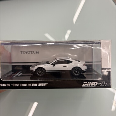 现货 1:64 INNO 丰田 GT86 Customize Retro Livery AE86熊猫涂装