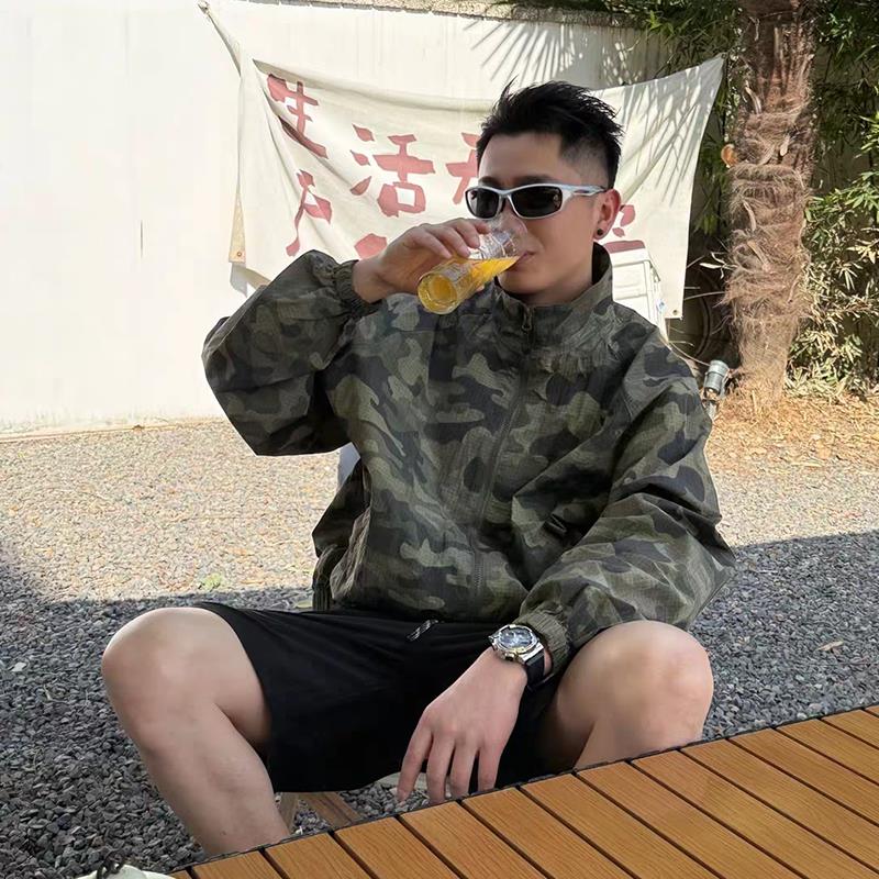 高端绿迷彩户外休闲外套男士2025新款夏季薄款冲锋衣防晒衣服男款