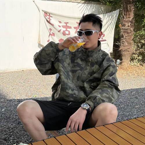 高端绿迷彩户外休闲外套男士2025新款秋季薄款冲锋衣防晒衣服男款