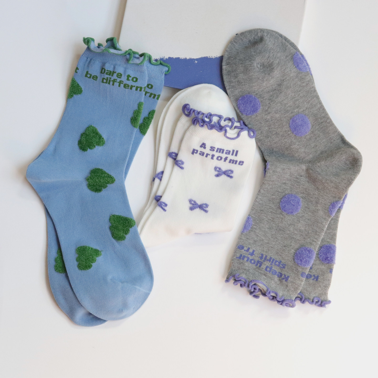 花边立体毛绒图案中筒袜女