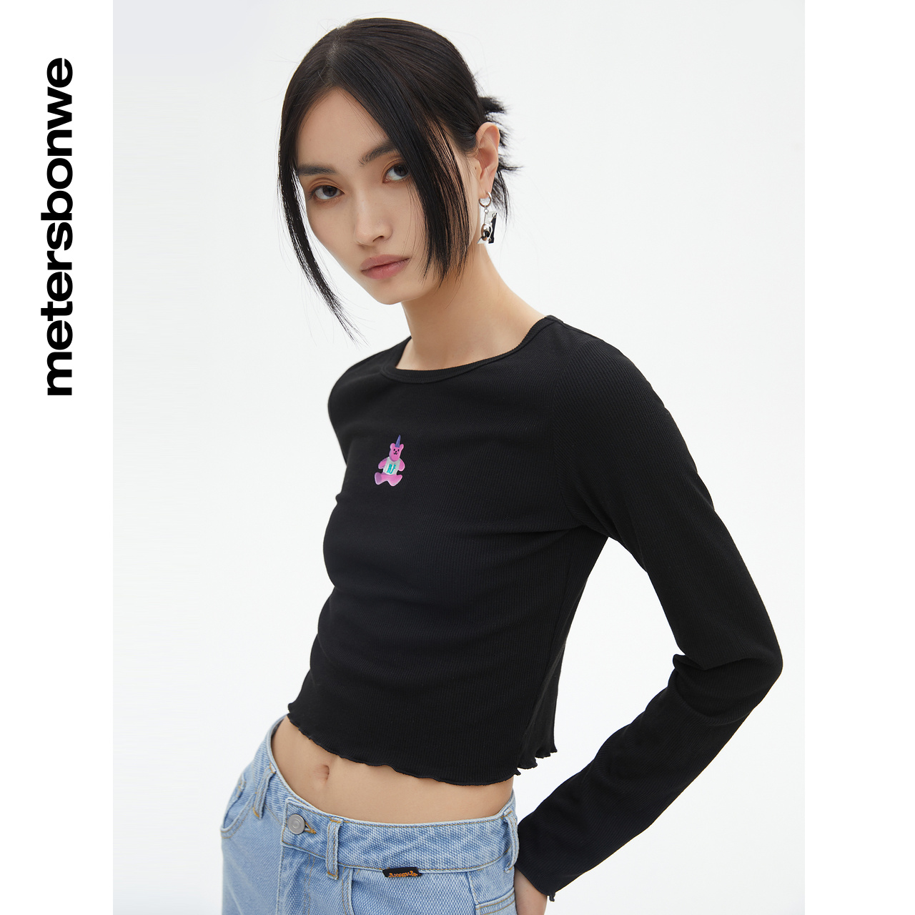美特斯邦威 T恤女春秋撞色线迹修身圆领长袖简约套头衫205977