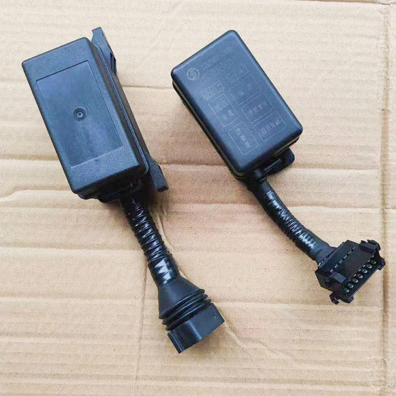陕汽德龙X3000新M3000X5000尿素管路电器保险盒原厂汽车配件