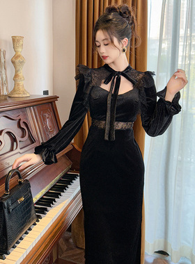 赫本风小黑裙2025秋冬装新款女名媛气质镂空收腰丝绒连衣裙30694