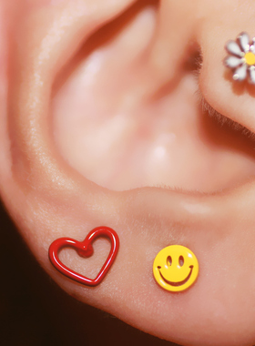 多巴胺小众耳钉韩国美式复古笑脸爱心花朵Y2K辣妹风格叠戴耳骨钉