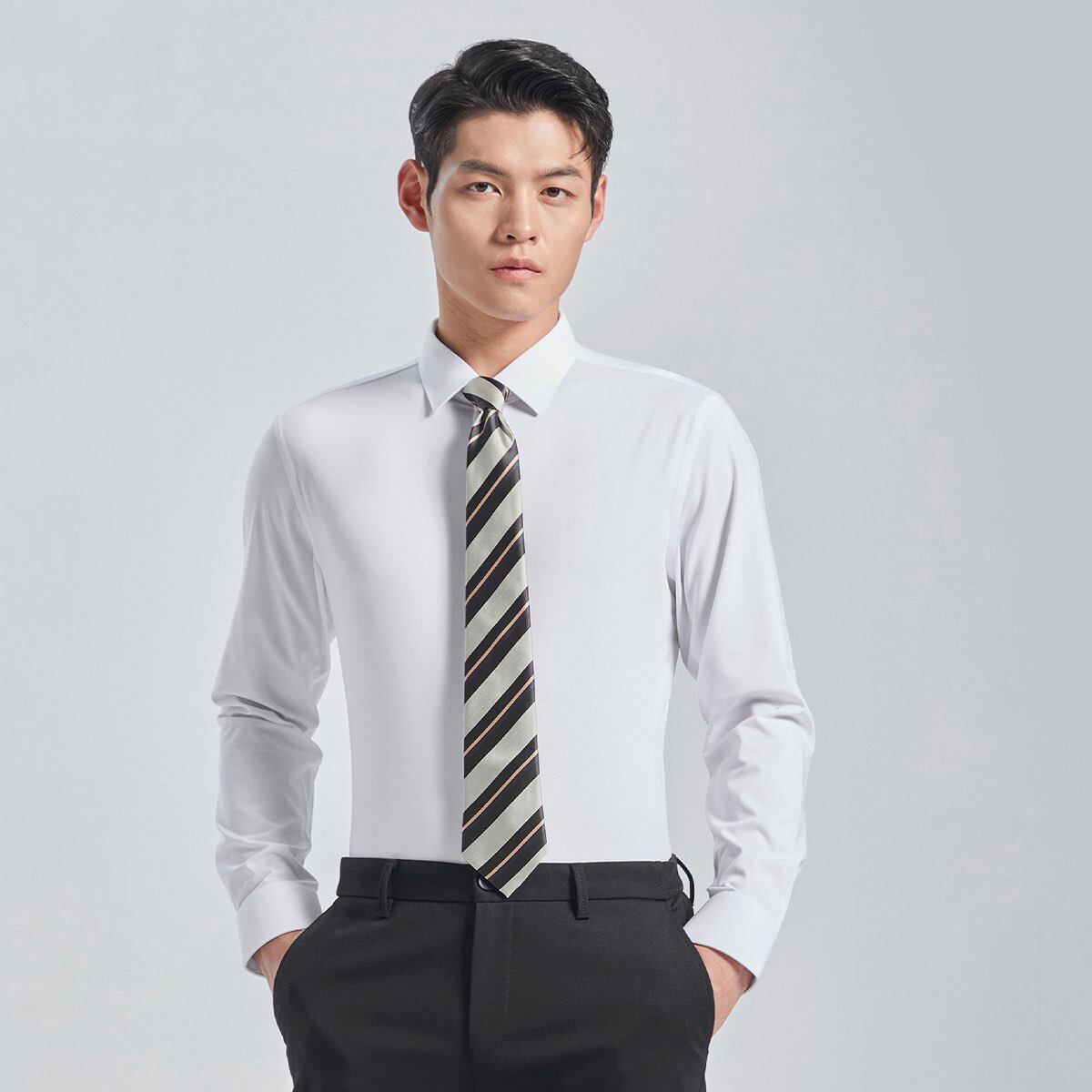 G4QZC8021Y利家春秋新款男士大码商务通勤面试防皱白色长袖衬衫