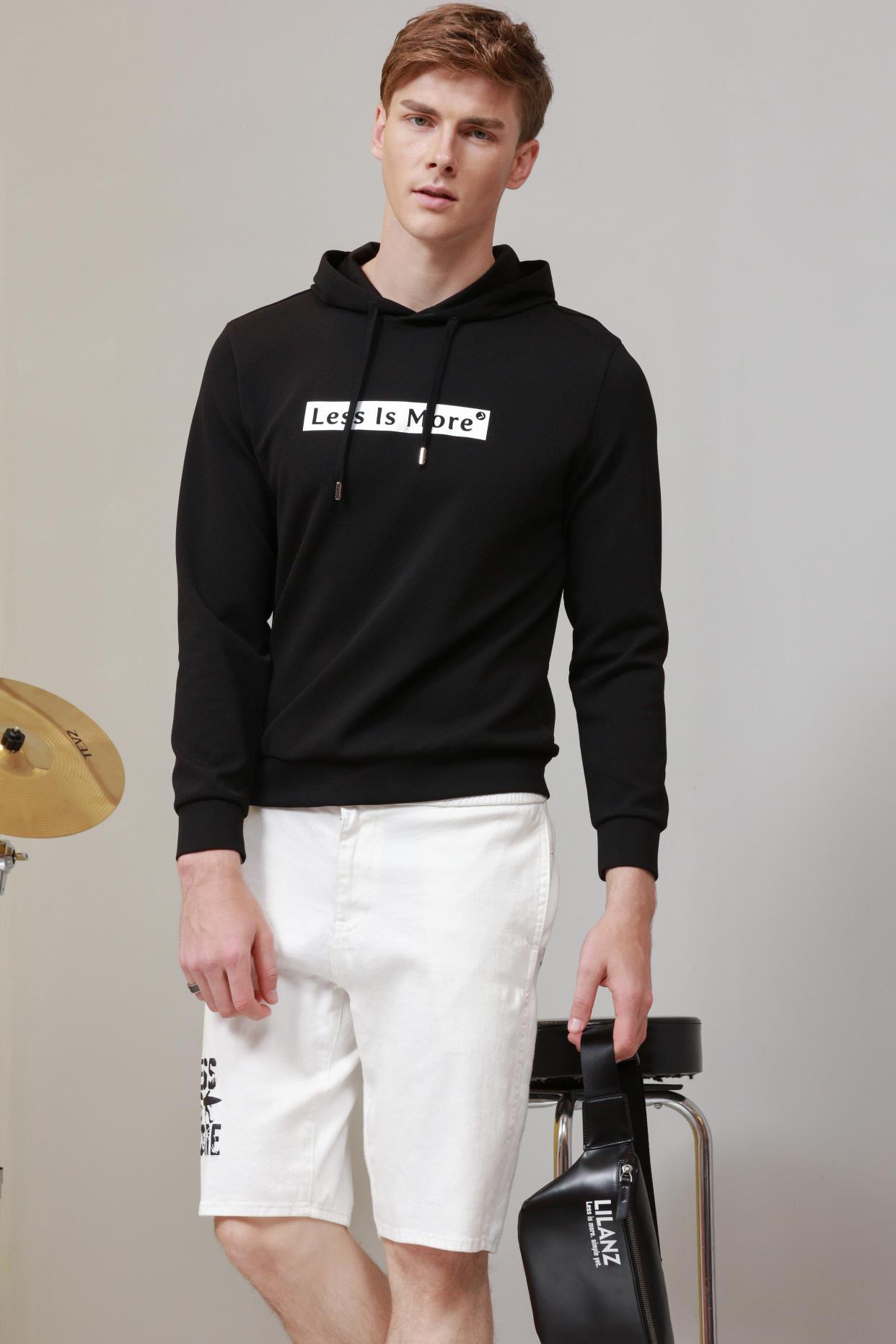 170号利家春秋男士时尚百搭修身薄款连帽卫衣黑色上衣透气舒适