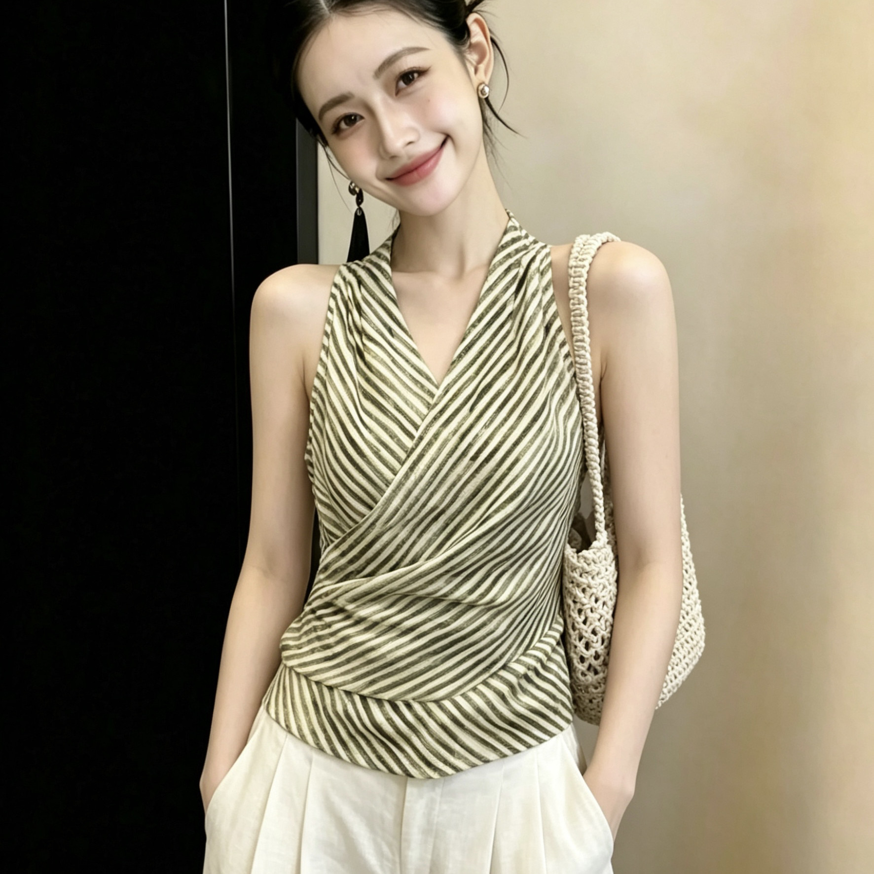 2026夏装新款不规则交叉v领蕾丝衫/雪纺衫