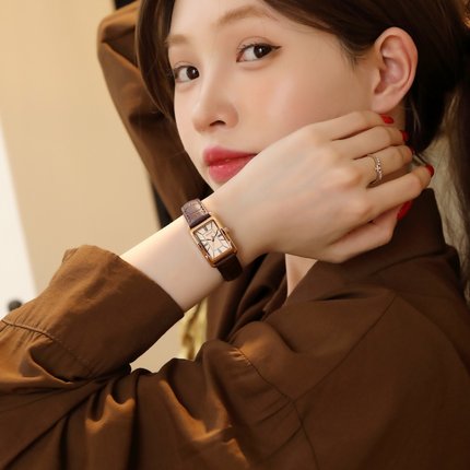 聚利时手表女款气质轻奢小方表2026新款高颜值复古方形女士石英表