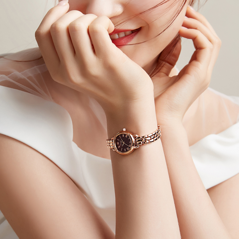 聚利时手表女高级感气质简约钢带小众轻奢小表盘2021年新款石英表