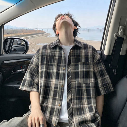 男士韩版复古潮流时尚夏季休闲格子衬衫宽松大码翻领百搭短袖衫