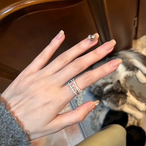 冰透裸色显白穿戴美甲