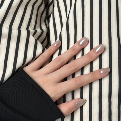 Hailey海莉同款高级清冷感裸灰色月光珍珠极光粉穿戴甲纯手工光疗