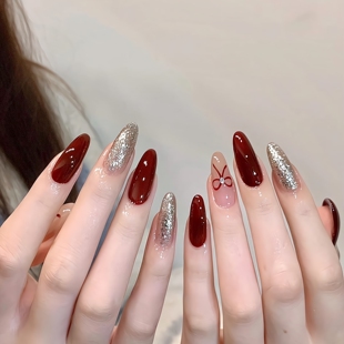 酒红跳色高级感手工美甲穿戴甲中长款绝美新娘婚纱照2026新年款