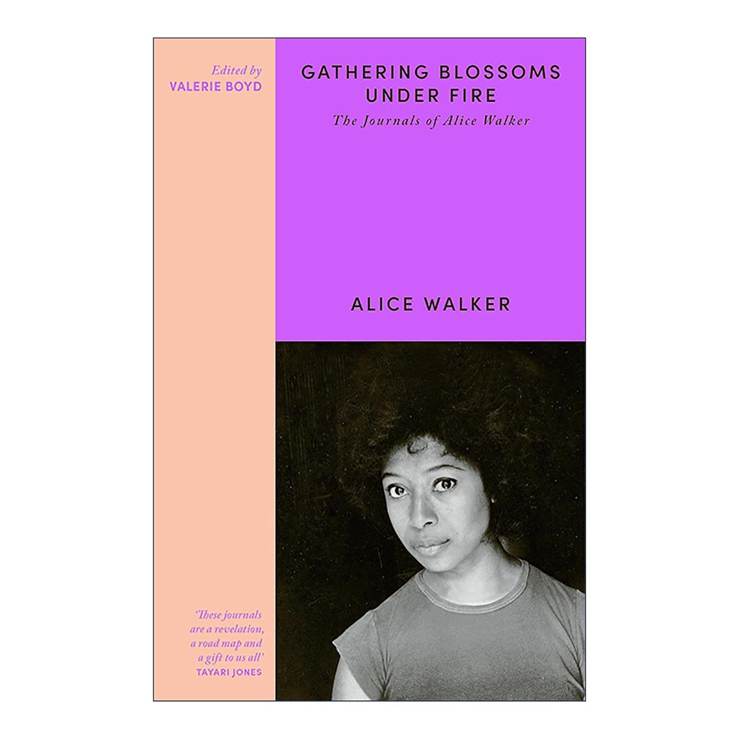 英文原版 Gathering Blossoms Under Fire 火花盛开 五十年的成长历程 普利策奖得主Alice Walker 英文版 进口英语原版书籍