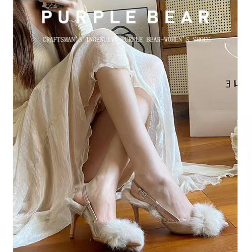 一字带裸色高跟鞋真的很清冷～