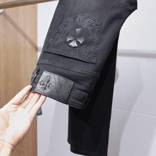 轻奢欧货潮牌春装新款压花黑灰色牛仔裤修身高档男款显瘦帅气长裤