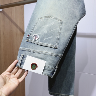 春装2026潮牌欧货印花浅蓝色牛仔裤修身男款轻奢高端显瘦小脚长裤