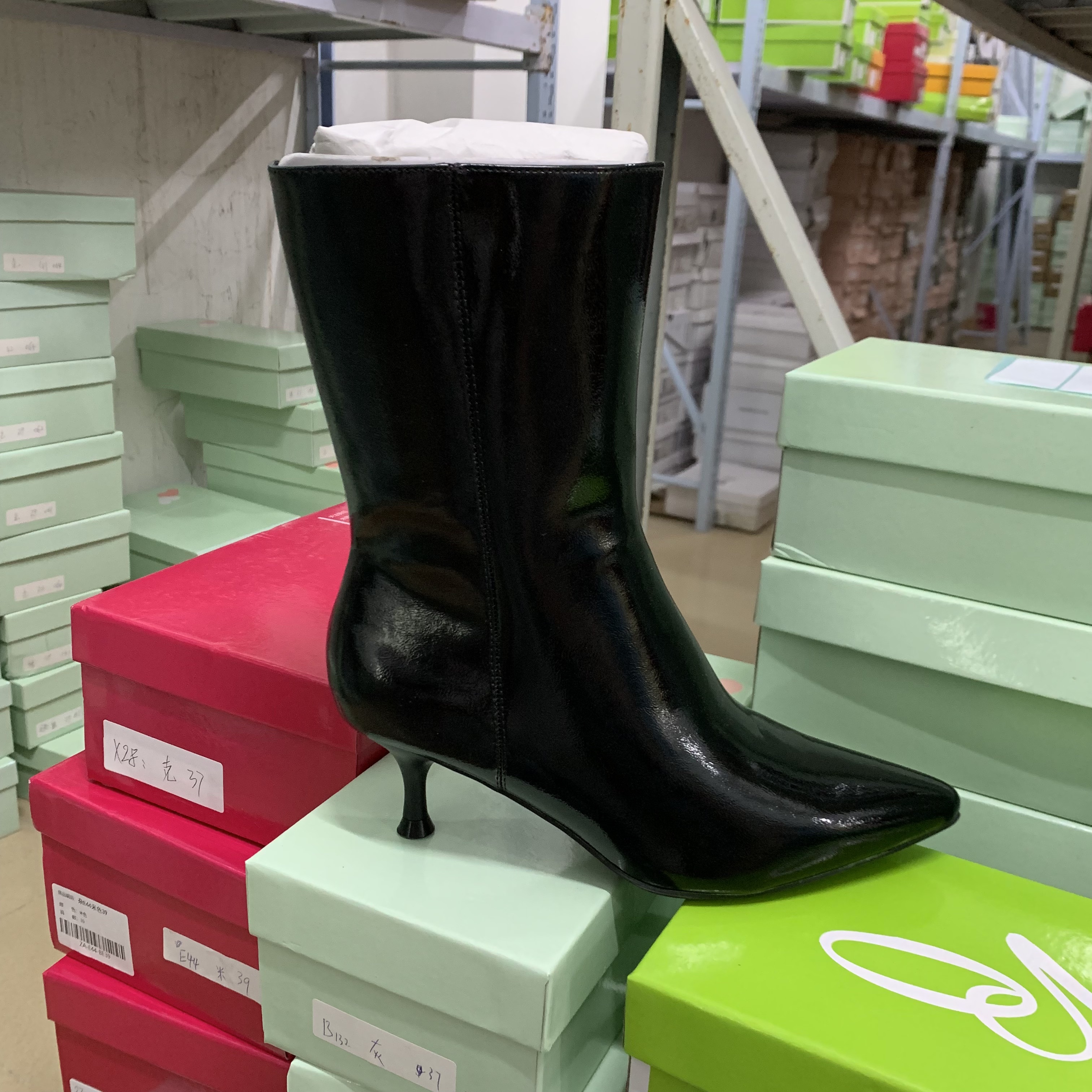 时尚简约尖头细高跟短靴