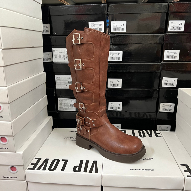 美拉德风复古皮带扣骑士靴女冬季高筒长靴棕色圆头低跟机车靴