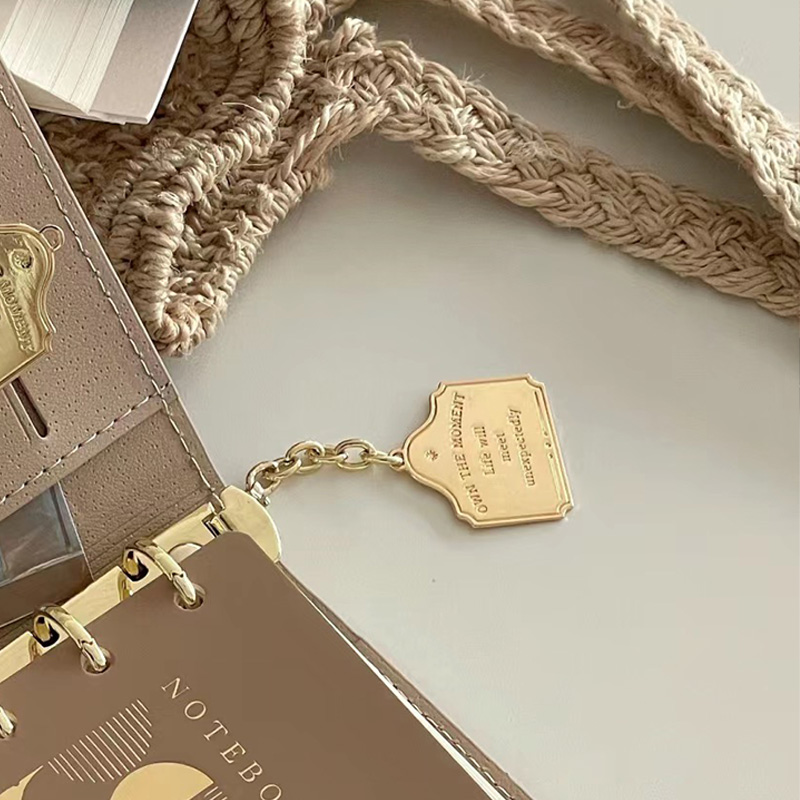 本子手帐本装饰挂件金色门牌吊坠创意高档精致文创小众高颜值