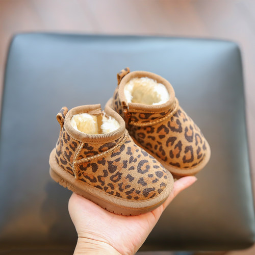 女宝宝鞋子加绒棉鞋软底婴儿雪地靴1-3岁小童鞋男宝靴子冬季儿童