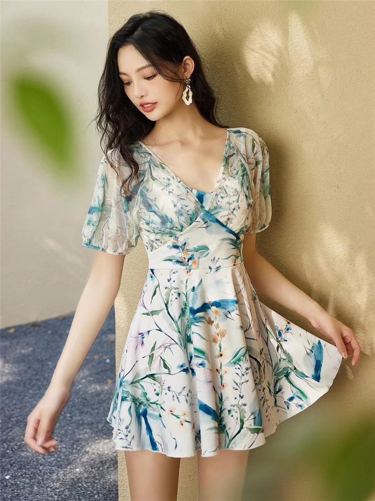 专柜新款休闲泳衣女号手泡泡短袖显瘦保守高腰遮肚连体裙式平角裤