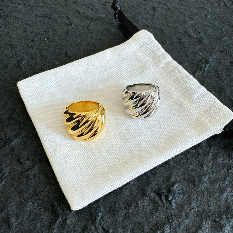 AKI同款美拉德风螺纹戒指女高级感波浪线条小众设计简约通勤指环