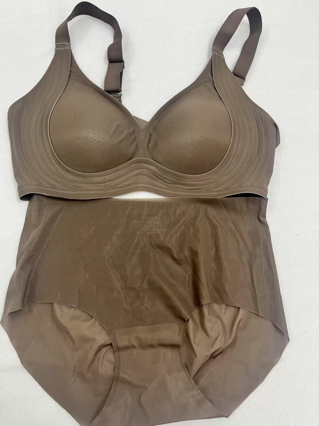 夏季无痕反重力提拉防下垂薄款上托软支撑果冻胶无钢圈文胸套装