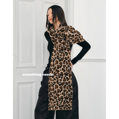 洋气豹纹围巾女仿羊绒高级感