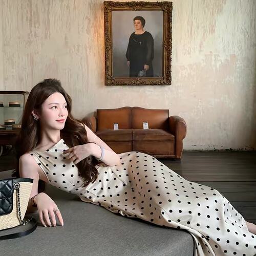 只有妮 娇俏lady 复古气质波点收腰连衣裙夏特别漂亮掐腰无袖长裙