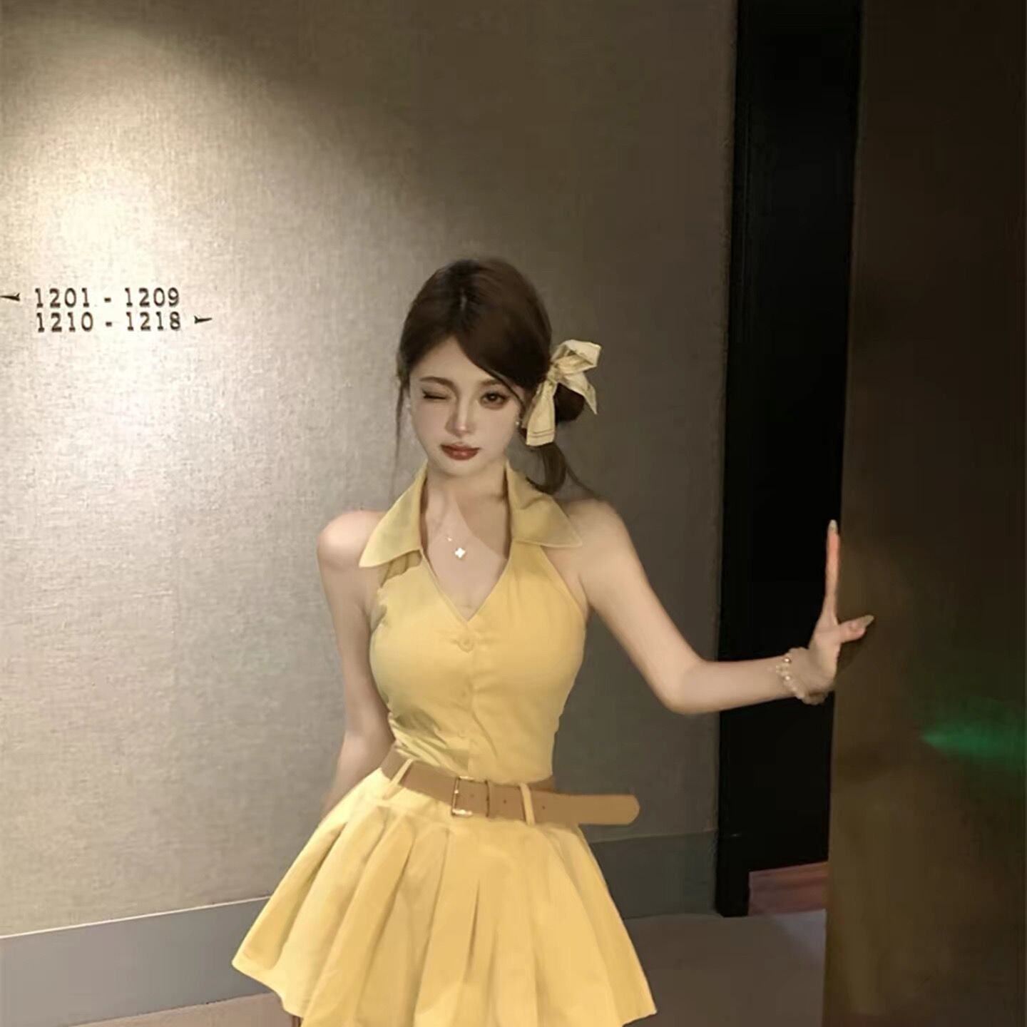 原版面料有腰带辣妹露背v领连衣裙女夏季收腰纯欲风显瘦a字短裙子