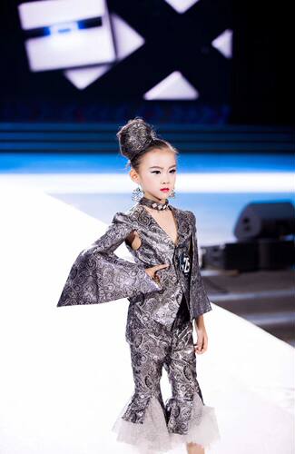 女童走秀定做主持人演出服