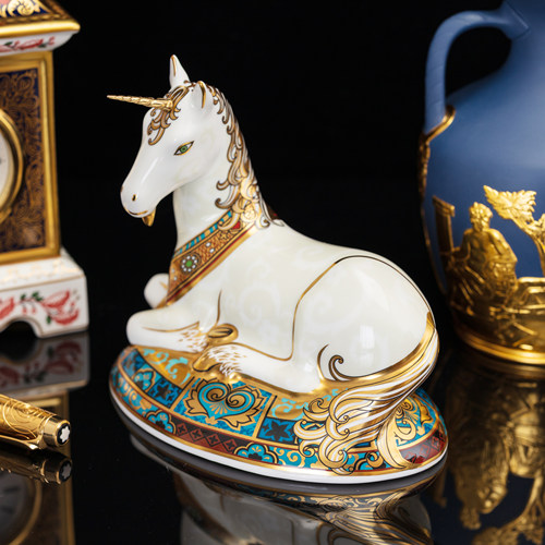 限量2000 Royal Crown Derby  骨瓷优美独角马