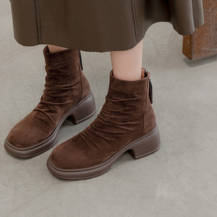 单靴 圆头褶皱真皮中跟小众短筒靴女复古风后拉链粗跟磨砂羊皮时装