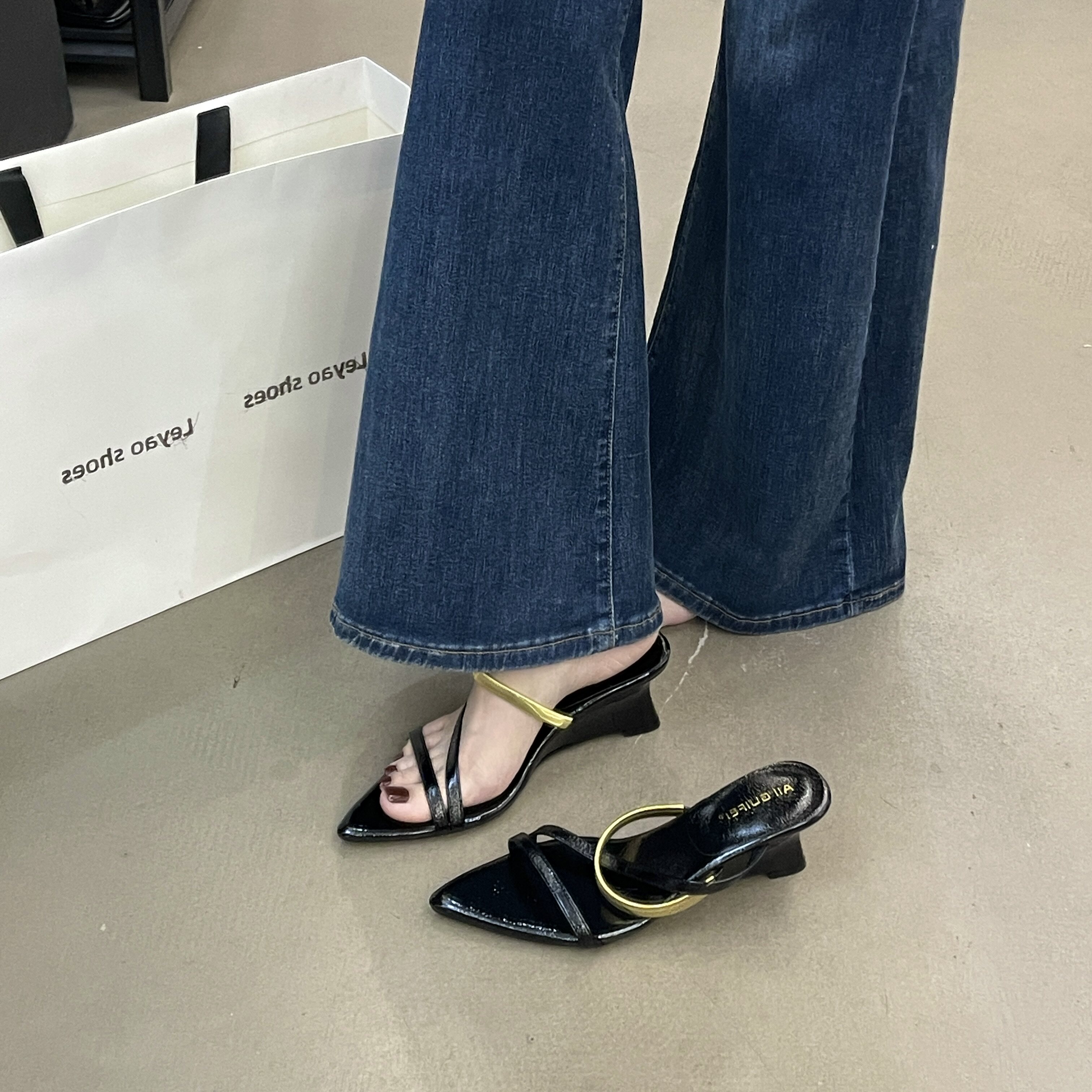 韩版尖头一字带金属扣穆勒鞋女