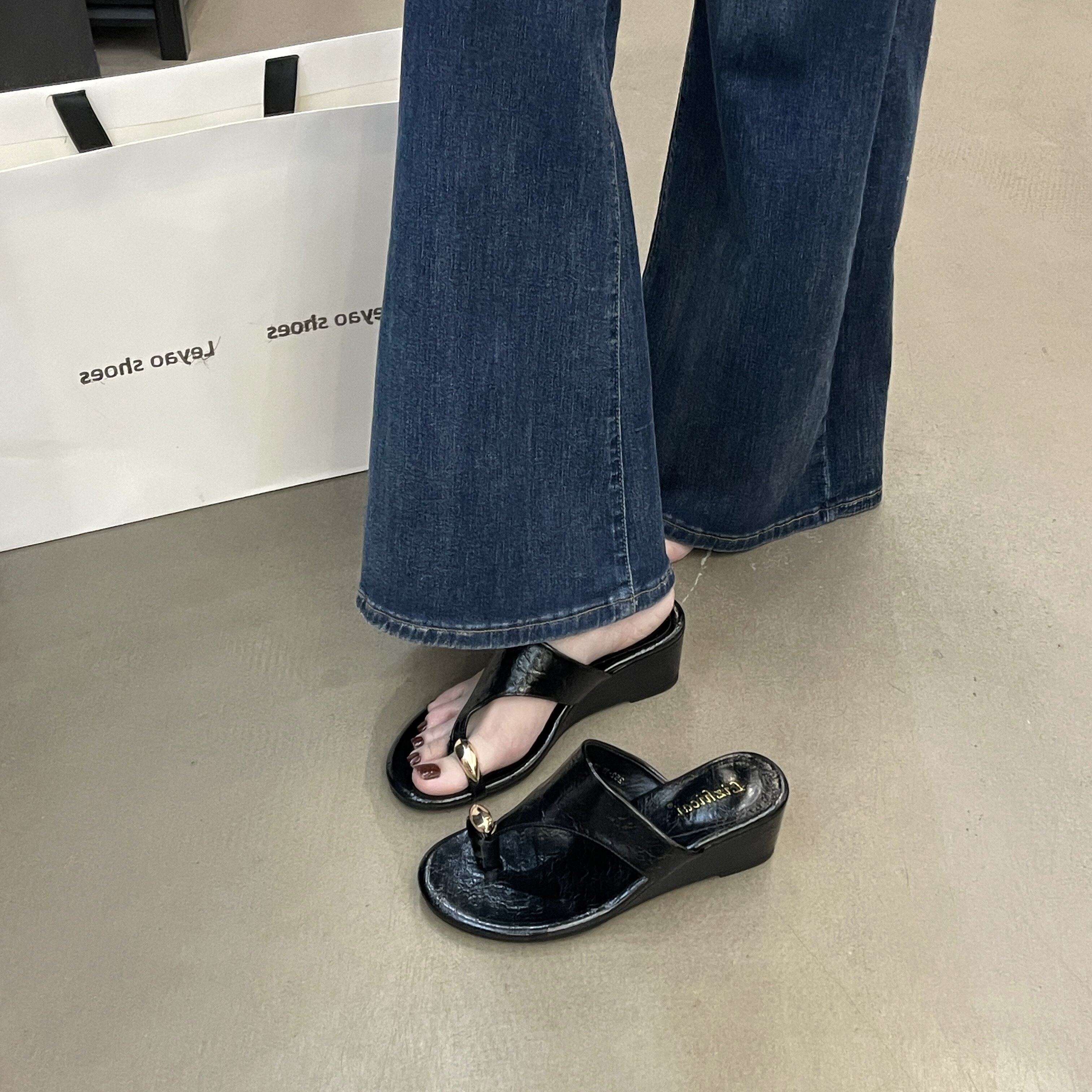 韩版金属装饰防滑厚底人字拖女