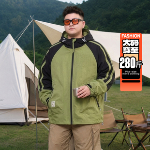 大码户外冲锋衣男装宽松男装男士出游骑行防风耐磨多口袋连帽外套