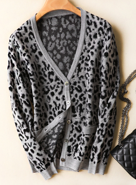 穿上立刻加分 秋冬少不了的元素豹纹印花嵌闪门襟V领对襟羊毛开衫